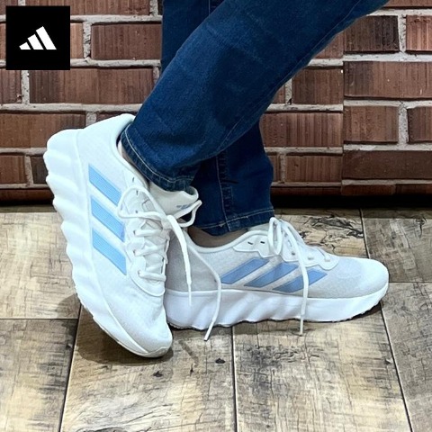レディース　スポーツブランドスニーカー　（230・235・240・245・250・adidas）