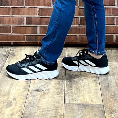 レディース　スポーツブランドスニーカー　（230・235・240・245・250・adidas）
