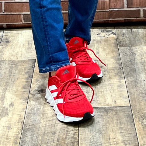 レディース　スポーツブランドスニーカー　（230・235・240・245・250・adidas）