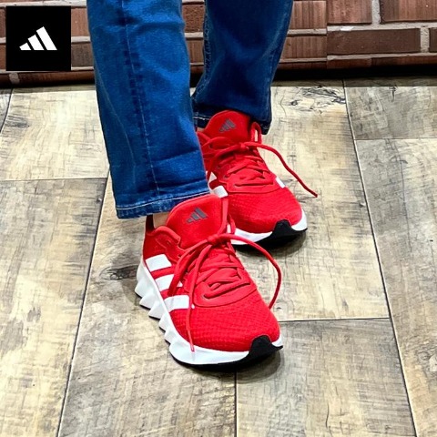 レディース　スポーツブランドスニーカー　（230・235・240・245・250・adidas）