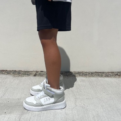 キッズ　スニーカー（21・22・23cm・GAP）