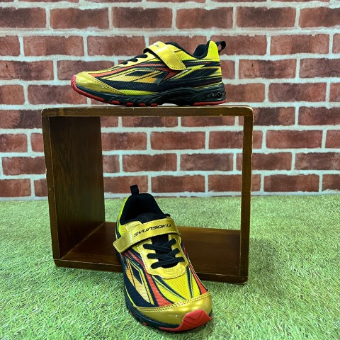 キッズ　シューズ（17・18・19cm・瞬足）