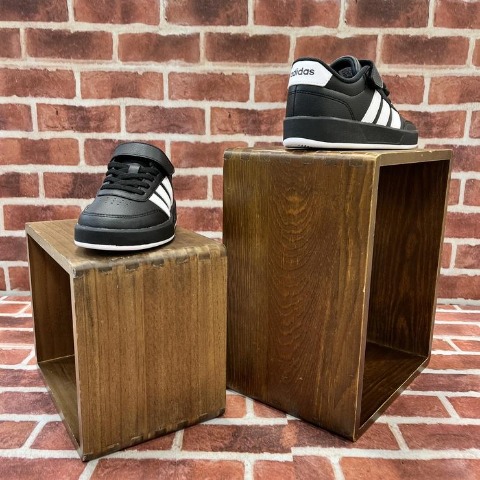 キッズ　シューズ（18・19・20・21cm・adidas）