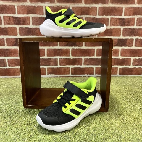 キッズ　シューズ（18・19・20・21cm・adidas）