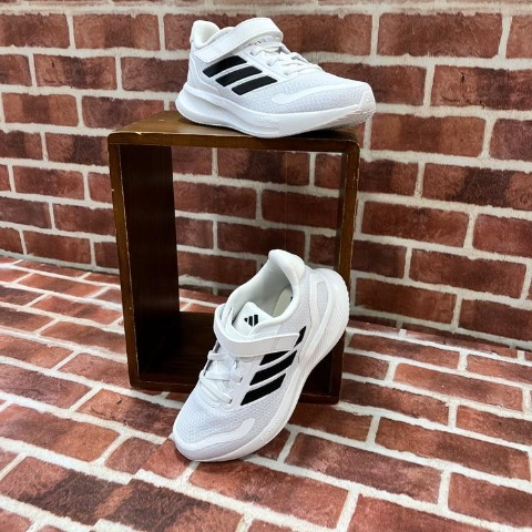 キッズ　シューズ（18・19・20・21cm・adidas）