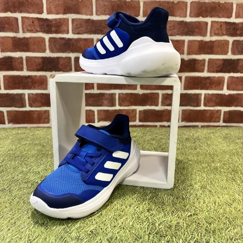 キッズ　シューズ（18・19・20・21cm・adidas）