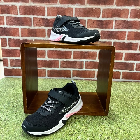 キッズ　シューズ（19・19.5・20・20.5・21・21.5・22cm・瞬足）